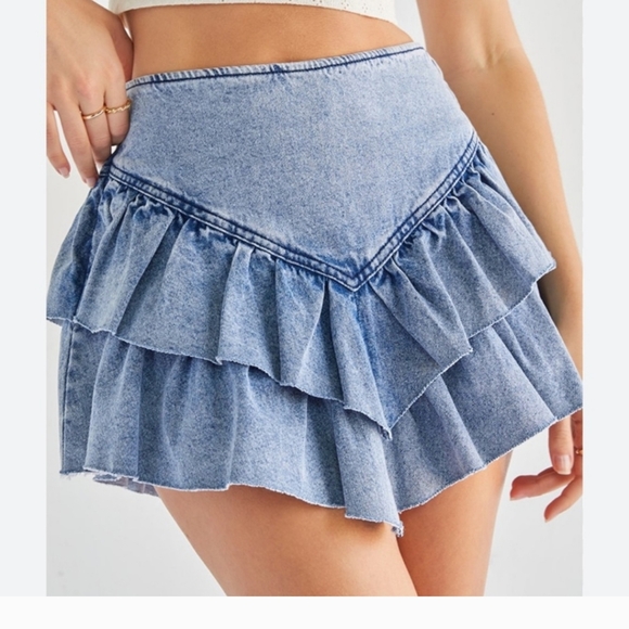 Dresses & Skirts - Denim Tiered Ruffle Skirt size M